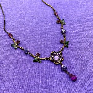 Vintage Avon crystal necklace in 16 inch with 2 inch extension, floral design 🌸